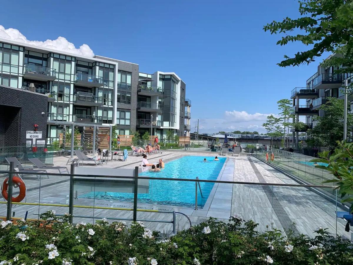 Pet Friendly Condos At Friday Harbour Innisfil Екстер'єр фото
