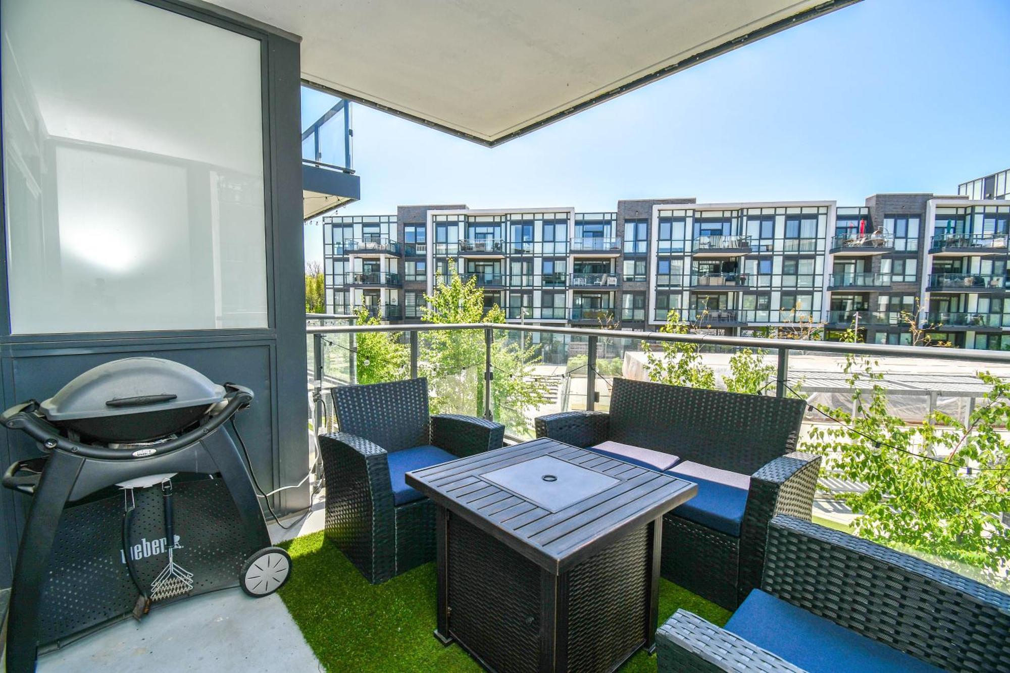 Pet Friendly Condos At Friday Harbour Innisfil Екстер'єр фото