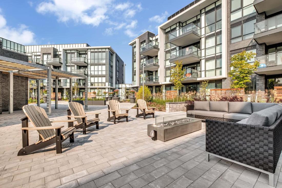 Pet Friendly Condos At Friday Harbour Innisfil Екстер'єр фото